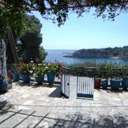 Pansion Panorama Aparthotel Patitiri  Exterior photo