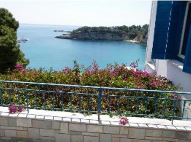 Pansion Panorama Aparthotel Patitiri  Exterior photo